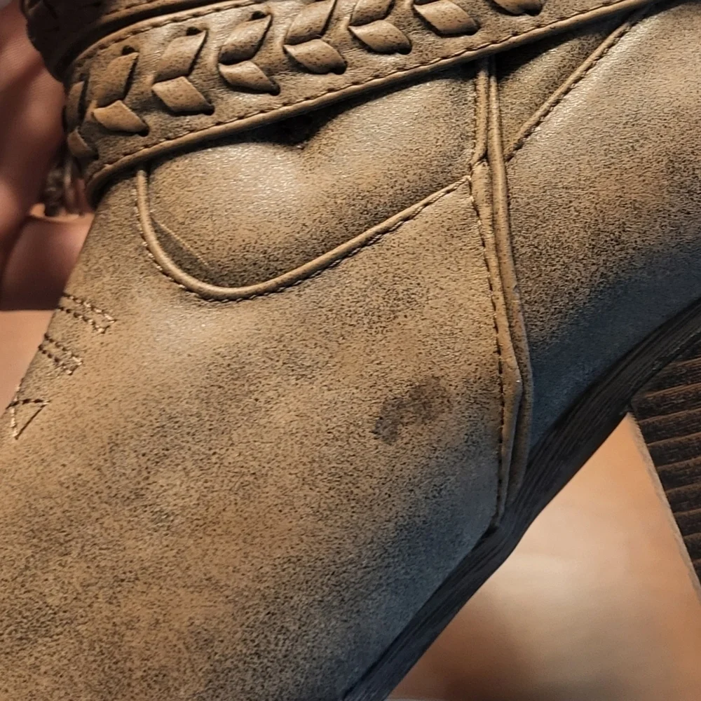 Mia Brown Cowboy Western Heeled Distressed Boots Pull On Size 8.5 *See Notes*